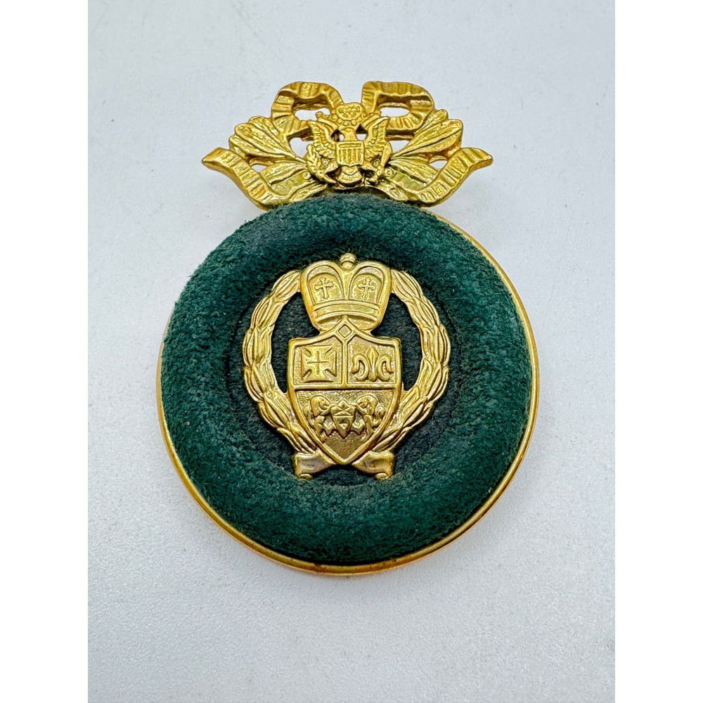 Vintage Gold Tone Heraldic Crest Green Velvet Round Brooch Pin Crown Shield